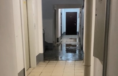 «Будто крыши нет»: в Нижнем Тагиле затопило новую многоэтажку