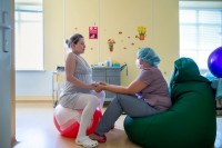 Каждую вторую — уговорить: свердловский Минздрав выдал больницам план по отказу от абортов