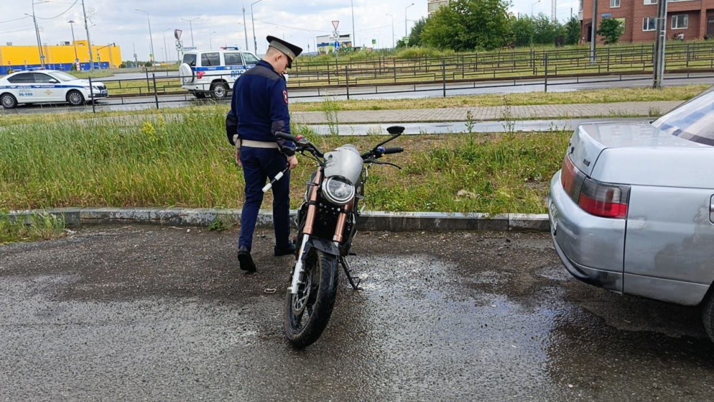 14-летний парень на «Минске» попал в аварию в Нижнем Тагиле (добавлено видео момента ДТП)