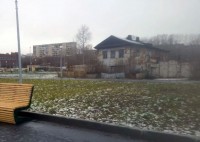 Цену на многострадальный дом в парке ««Народный» вначале повысили с 10 до 30 млн рублей, а теперь снизили до 14 млн. Мэрия готова его купить за 500 тысяч