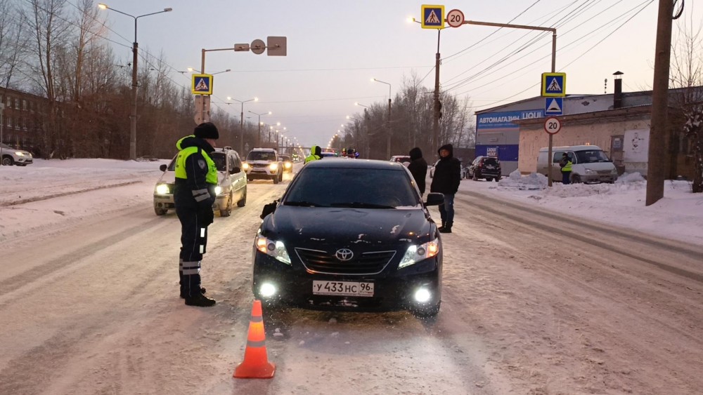 «Прошла первую полосу»: Toyota Camry сбила девушку на «зебре»