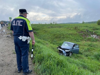 Под Нижним Тагилом на перекрёстке столкнулись две автоледи