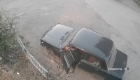 В Нижнем Тагиле за несколько минут вскрыли и угнали машину прямо под камерой (обновлено: ВАЗ нашли)