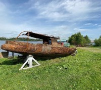 На дне Тагильского пруда случайно нашли старый катер с креплениями для пулемёта (фото)