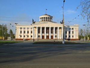 В Нижнем Тагиле в Доме культуры НТМК более года работало и торговало алкоголем незаконное кафе