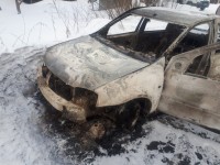 Под Нижним Тагилом пьяный мужчина сгорел в своей машине по пути на работу