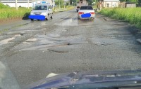 Тагильские власти: водители по привычке тормозят у переезда, собирая пробки с Серовского тракта