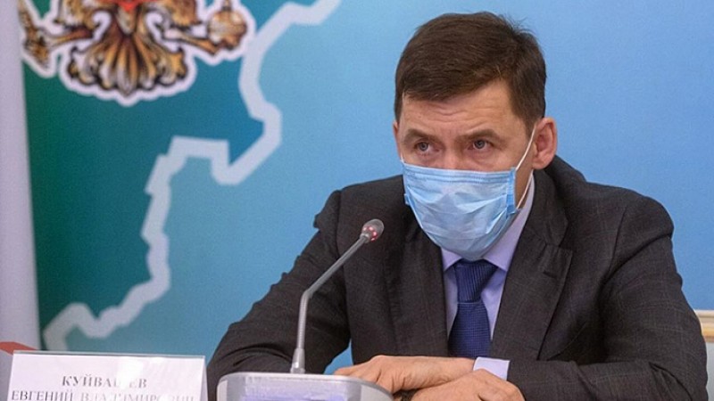 В Свердловской области людей без масок будут штрафовать. Вот только сами повязки - дефицит