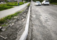 Вместо бетона закидали грязью: тагильский общественник пожаловался на дорожников в администрацию