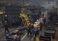 Свердловские заводы развернули борьбу за рабочих. Чем их заманивают?