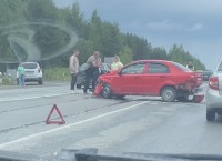 Водитель решил пропустить легковушку и спровоцировал массовую аварию на Серовском тракте