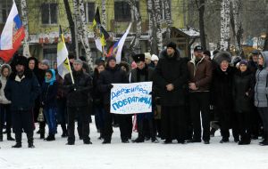 «Привезли 300 человек, стояли 20 минут, приняли резолюцию непонятно кому». В Нижнем Тагиле прошел митинг в поддержку украинского города-побратима - Кривого Рога