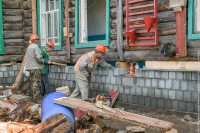 В Усть-Утке за 13 млн ремонтируют деревянную школу с 8 учениками