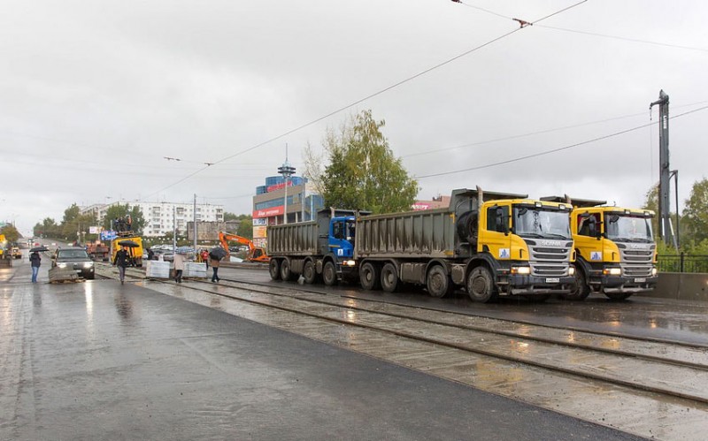 Тагильская мэрия через суд пытается добиться ремонта моста на Фрунзе. Новый путепровод уже разрушается