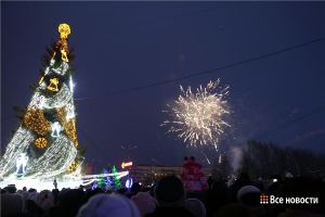 Главную ёлку Нижнего Тагила зажгли от «Олимпийского факела» - фотоотчет с открытии ледового городка