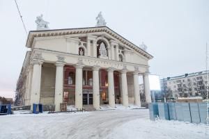 Никаких дубовых вешалок и паркета! Театр драмы ждёт новое убранство