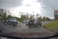 Равнодушие после ДТП с байкером возмутило тагильчан: видео (добавлены подробности аварии)