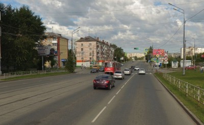 Поворот не с трамвайных путей стал предметом спора автоледи и инспектора. Что решил суд