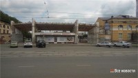 В Нижнем Тагиле началась реконструкция центрального стадиона «Юность». К 1 сентября восстановят входную группу и фасад (фото)