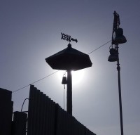 На тагильской плотине установили сигнальный колокол времен Демидовых. Это первый шаг к благоустройству части старого металлургического завода (фото)