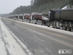 ГИБДД: &quot;Компания, бросившая фуры на Серовском тракте, два года возила грузы с нарушениями&quot;