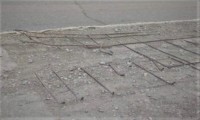 Тагильчанка сломала ногу на тротуаре в центре города, напоровшись на торчащую арматуру
