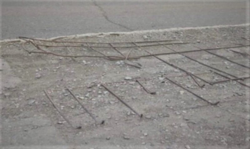 Тагильчанка сломала ногу на тротуаре в центре города, напоровшись на торчащую арматуру