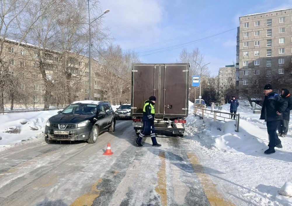 В Нижнем Тагиле водителя Газели ослепило солнце, и он сбил человека на &laquo;зебре&raquo;