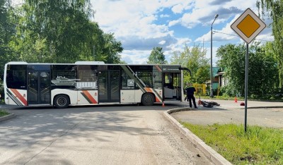Юный питбайкер влетел в автобус в Нижнем Тагиле
