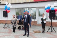 Мэр Пинаев торжественно открыл после ремонта площадь у торгового центра. На работы из бюджета потратили 19 млн руб (фото)