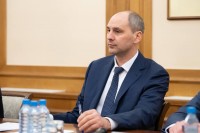 Свердловский губернатор упрекнул заводы в отказе от «социалки» в ответ на жалобы о нехватке рабочих