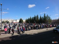 Тысячи людей пришли проститься с великим меценатом Владиславом Тетюхиным (фото)