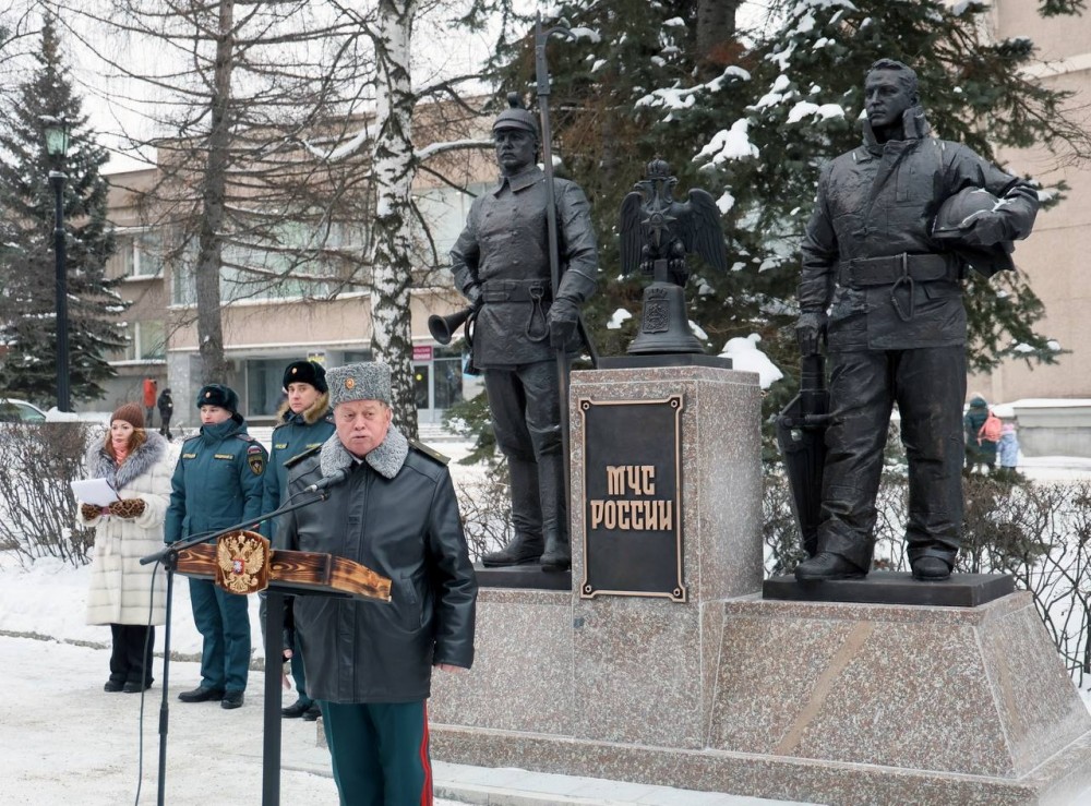 В центре Нижнего Тагила открыли новый памятник