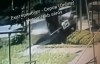 Появилось видео, как водитель грузовика насмерть сбил женщину, уходя от столкновения (18+)