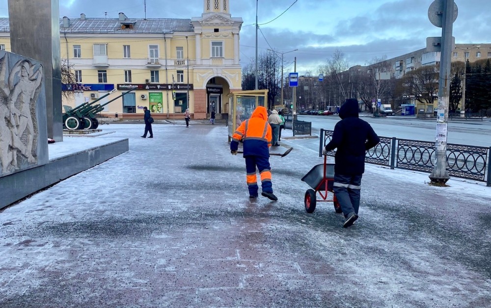 Мэр Нижнего Тагила вновь поручил усилить борьбу с гололедицей
