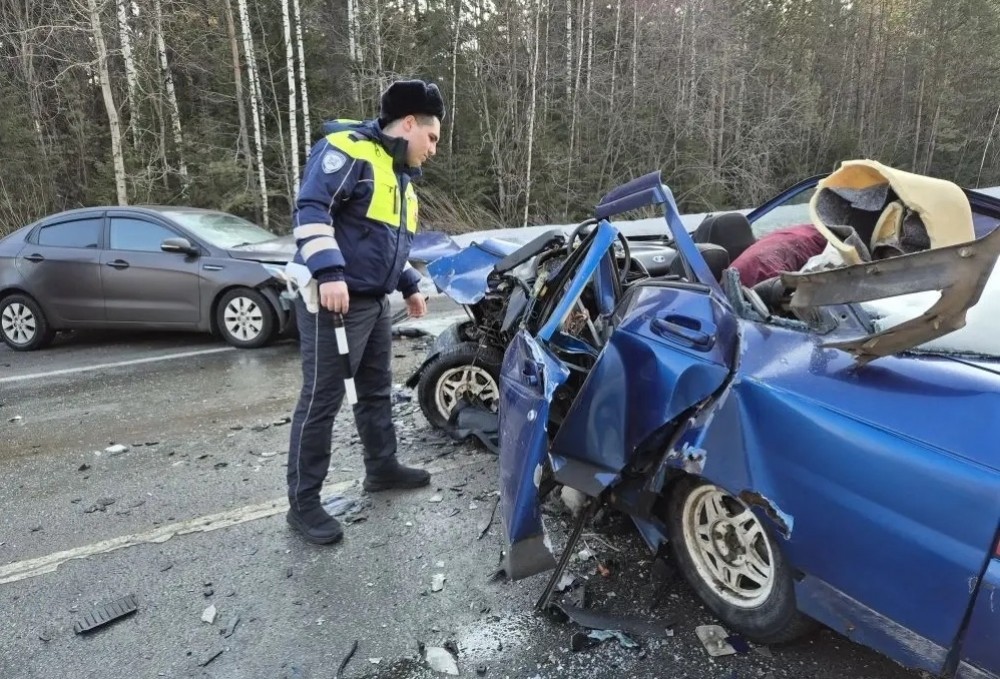 На Серовском тракте в жутком ДТП погиб водитель отечественной легковушки