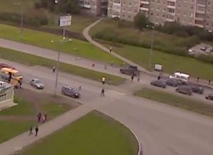 Появилось видео страшной аварии на пешеходном переходе у ТЦ Кит: водитель даже не снизил скорость (видео)