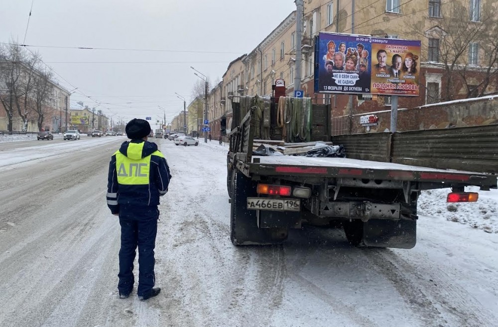 В Нижнем Тагиле Камаз сбил девушку на «зебре»: она забыла посмотреть по сторонам