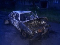 В Нижнем Тагиле сожгли ВАЗ-21099 (фото)