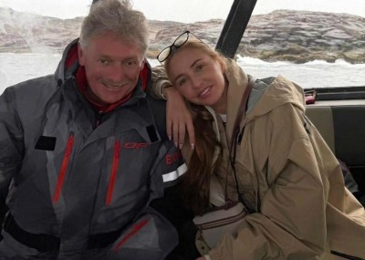 Дмитрия Пескова заметили в куртке марки, которая шьет одежду в Нижнем Тагиле