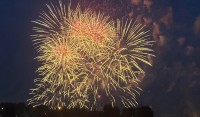 В Нижнем Тагиле прогремел праздничный салют: видео