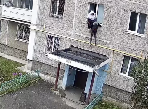 Хамят, угрожают, на газовых трубах висят: тагильчане жалуются на дерзких подростков