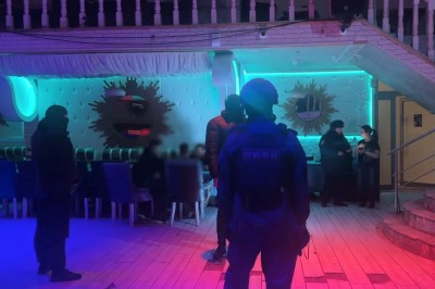 В масках и бронежилетах: силовики нагрянули в ночные клубы Нижнего Тагила