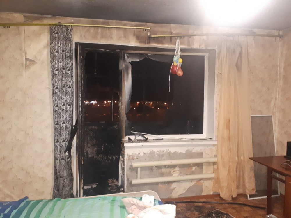 Молодой тагильчанин пил три дня и поджог свой балкон (фото)