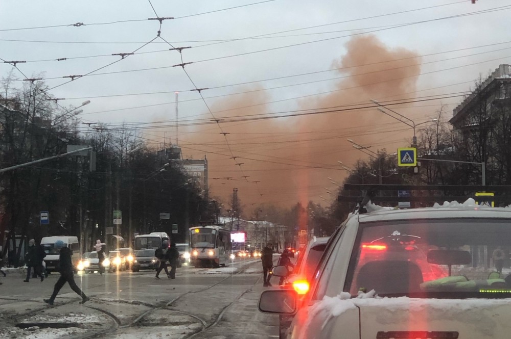 Оранжевое небо: жители Нижнего Тагила встревожены выбросом