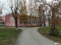 В Нижнем Тагиле 12-летний ученик на спор выпрыгнул из окна школы. Его увезли в Екатеринбург