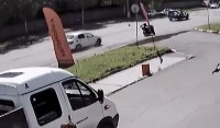 В Нижнем Тагиле насмерть разбился мотоциклист. Момент аварии попал на видео
