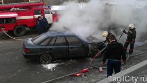 Сегодня утром у остановки «Музей» горел автомобиль (фото)