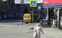 Тагильчанин почти год добивается сноса забора у остановки в центре города
