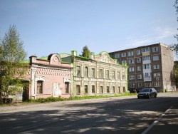 В центре Нижнего Тагила продают двухэтажную усадьбу